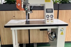 防水压胶机使用方法解析：飞扬无缝工艺实践
