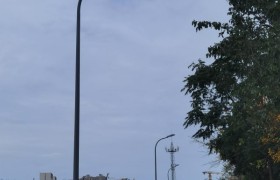 农村道路安装太阳能路灯，灯杆高度和间距怎么确定？