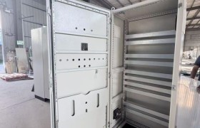 户外配电柜实测：鑫远大电气如何解决锈蚀渗水与扩容难题